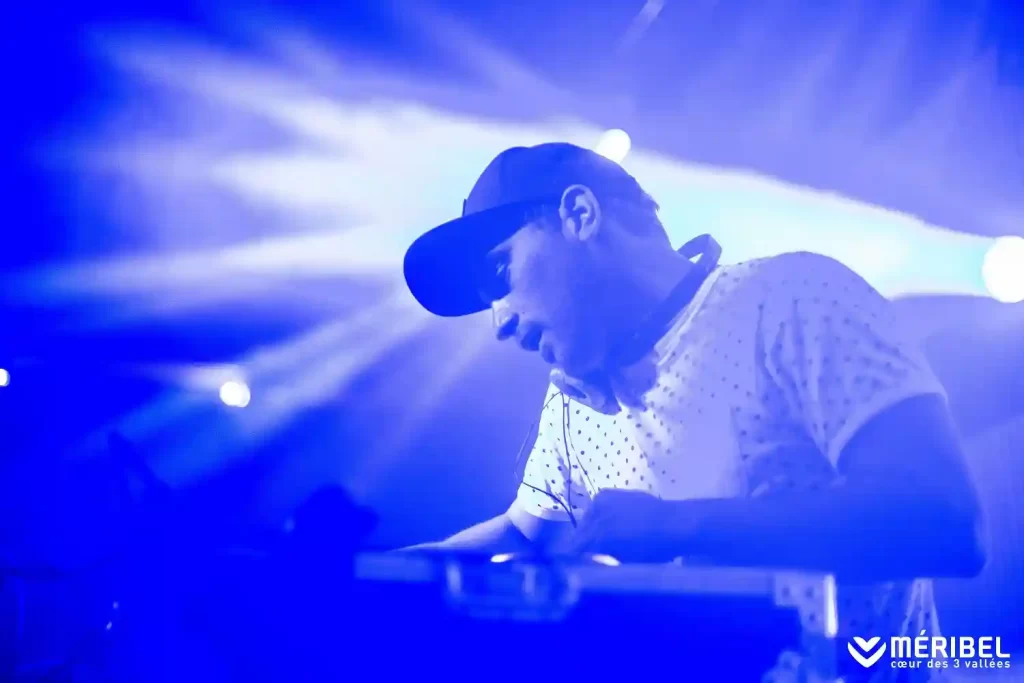 NIGHT TIME page - footer image 3